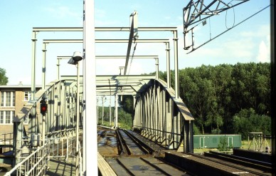 Willebroek - TH 85-8381.jpg